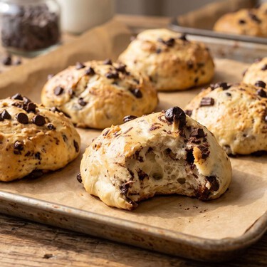 Cómo hacer pastelitos de queso cottage con chispas de chocolate: quedan esponjosos, deliciosos y ricos en proteína 