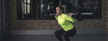 Un nuevo estudio compara las ganancias de masa muscular utilizando peso libre o máquinas, y revela al fin qué opción es mejor