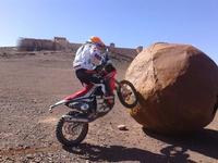 Laia Sanz busca por el centro de Barcelona el camino al Rally Dakar 2015