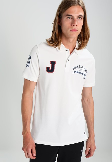 50% de descuento en el polo de Jack & Jones Jorkemp slim fit cloud dancer: ahora cuesta 12,45 euros con envío gratis