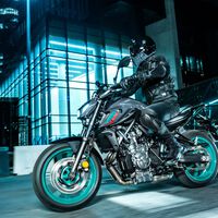La Yamaha MT-07 estrena pantalla digital y una nueva versión Pure para seguir siendo una superventas