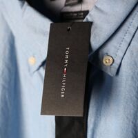 Chollos en tallas sueltas de camisetas, pantalones o chalecos Tommy Hilfiger a la venta en Amazon