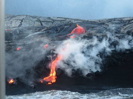 Tour de lava desde el barco