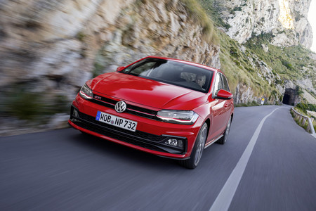 Manejamos el nuevo Volkswagen Polo GTI, un pocket-rocket que convierte al Golf GTI en dinosaurio