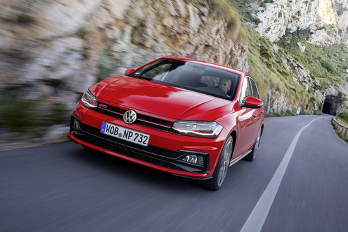 Manejamos el nuevo Volkswagen Polo GTI, un pocket-rocket que convierte al Golf GTI en dinosaurio