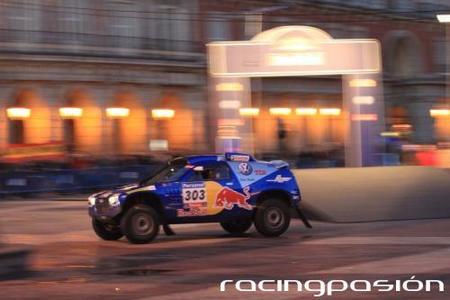 Carlos Sainz recibe su "baño" de multitudes en Madrid