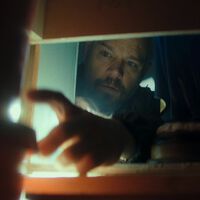 Matt Damon y Ben Affleck han reconocido lo obvio: Netflix hace sus series asumiendo que estás con el móvil