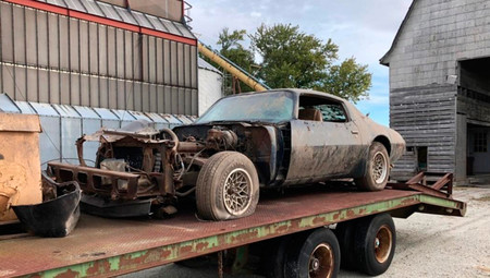 Este Pontiac Trans Am con el que Steve McQueen rodó 'The Hunter' ha pasado 39 años escondido en un granero...