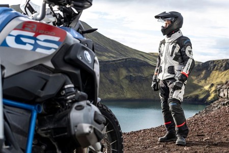 2.200 euros de traje de moto sólo para aventureros extremos: Dainese Explorer Antartica