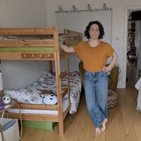 Esta familia de cuatro personas se ha mudado y viven en una habitación: “hemos descubierto que se necesita muy poco para ser feliz”