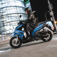 El MITT 125 URBAN es un scooter de aspiraciones urbanitas, cómodo, pintón y por 2.195 euros
