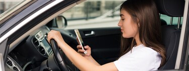 ¿Qué es lo que más te distrae al conducir? Los lapsus más peligrosos y cómo el vehículo te ayuda a prevenirlos 
