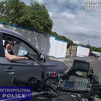 Atropella a un policía en moto, se da a la fuga y acaba detenido por 14 delitos más