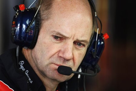 Adrian Newey descontento con la nueva normativa