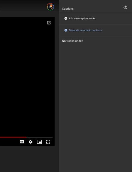 Captura de pantalla mostrando el funcionamiento de la transcripción de vídeos en la versión web de Google Drive