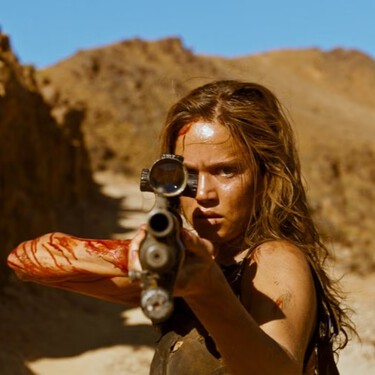 HBO tiene el thriller más salvaje de la directora de ‘La sustancia’: una persecución sin tregua en pleno desierto
