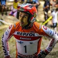 Toni Bou se ha roto dos costillas en la fiesta anual de Honda y tiene un mes para recuperarse