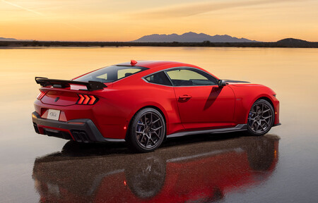 Ford Mustang Dark Horse Sc18