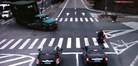 Hay gente con mucha suerte (LXVII): el motorista más suertudo de China