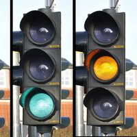 Google cree que puede mejorar los semáforos con inteligencia artificial porque no funcionan bien. Se olvida de lo más importante: la seguridad vial