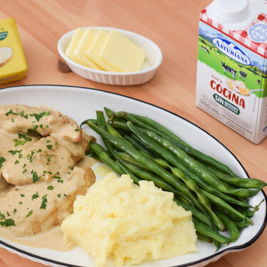 Pollo a la crema, una receta facilísima que siempre apetece