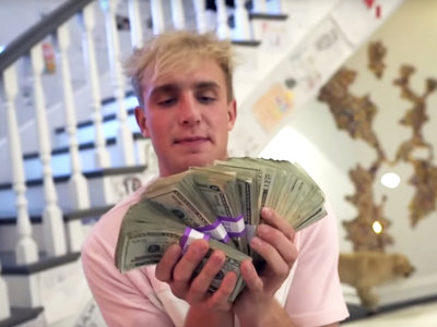 Jake Paul y otros famosos YouTubers están promocionando una sospechosa web que vende "cajas misteriosas"