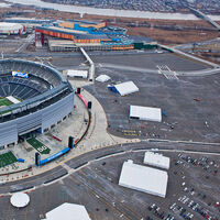 La final del Mundial de Fútbol se va a celebrar en un párking gigantesco para 28.000 coches y con hasta helipuerto. Ah, y tiene un estadio en medio