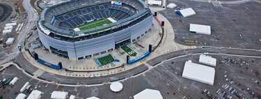 La final del Mundial de Fútbol se va a celebrar en un párking gigantesco para 28.000 coches y con hasta helipuerto. Ah, y tiene un estadio en medio