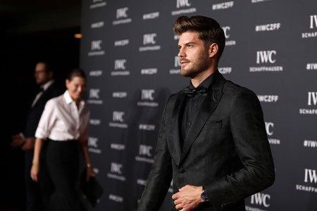 Kevin Lütolf sí que sabe cómo lucir el total black look durante el Festival de Cine de Zurich