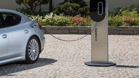 Más puntos de carga para el Porsche Taycan, y cualquier coche eléctrico, gracias al programa Porsche Destination Charging