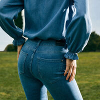 Cortefiel tiene los vaqueros de temporada que necesitas para el verano a mitad de precio 