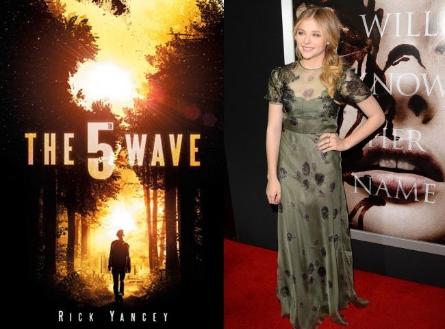 La portada del libro La Quinta Ola y Chloë Grace Moretz en el estreno de Carrie