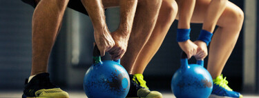 Todo lo que necesitas saber si vas a iniciarte en el entrenamiento con kettlebell o pesa rusa 