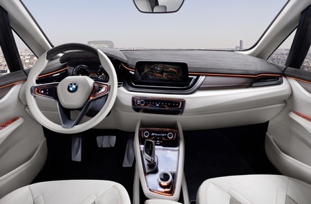 BMW Concept Active Tourer 04