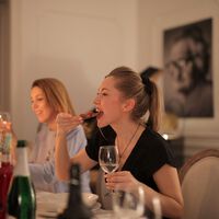 La frase del día, viernes 16 de octubre: "No se puede pensar bien, amar bien, dormir bien, si no se ha comido bien", Virginia Woolf 