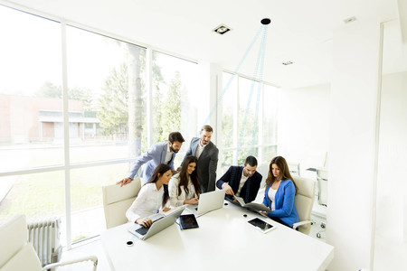 LiFi sigue vivo, Oledcomm muestra su propuesta con velocidades de 100 Mbps