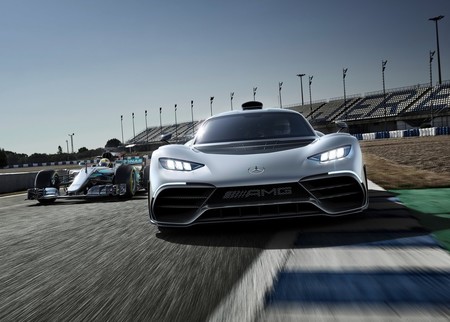 Cuándo sí la F1 ha influido en los coches de calle y cuándo es mero juego de mercadotecnia