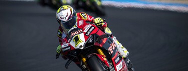 Álvaro Bautista se recupera del susto en Magny-Cours arrasando sin piedad para amarrar el mundial