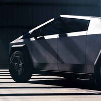 Si te quedas sin batería en la Tesla Cybertruck casi tendrás que estudiar para abrir la puerta trasera. Nada práctico ni seguro en caso de accidente