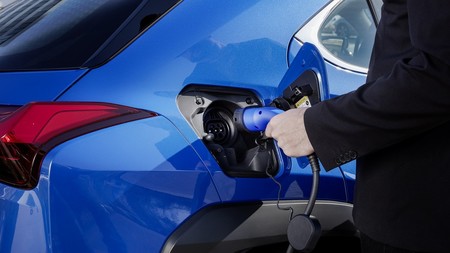 Plan Renove y Plan MOVES 2020: qué ayuda a la compra es mejor para un coche eléctrico