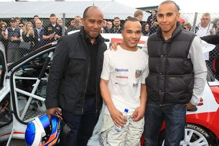 Nicolas Hamilton aspira competir en el Campeonato Británico de Turismos 2015