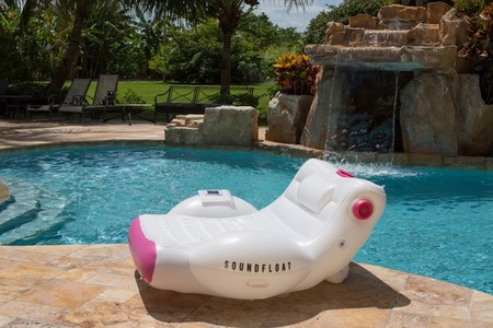 Si tienes piscina en casa, esta es la colchoneta que querrás usar este verano