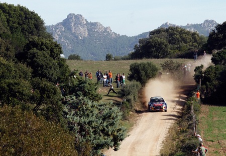 Rally de Cerdeña 2012: Mikko Hirvonen lidera, Sébastien Loeb y Jari-Matti Latvala están fuera
