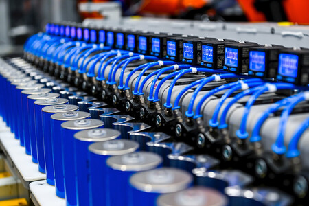 Os novos carros elétricos da BYD podem recarregar 500 km em 5 minutos. A BMW afirma que não é uma boa ideia e apresenta suas razões.