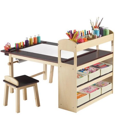 Una bonita mesa de arte para los niños