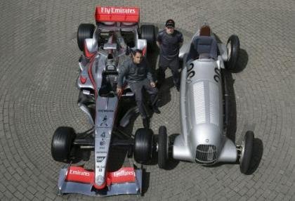 MP4-21 y Mercedes-Benz W25 de 1934