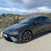 Hyundai Ioniq 6 (2025), toma de contacto: la berlina eléctrica de Hyundai es silenciosa, elegante, y gana muchos enteros en autonomía   
