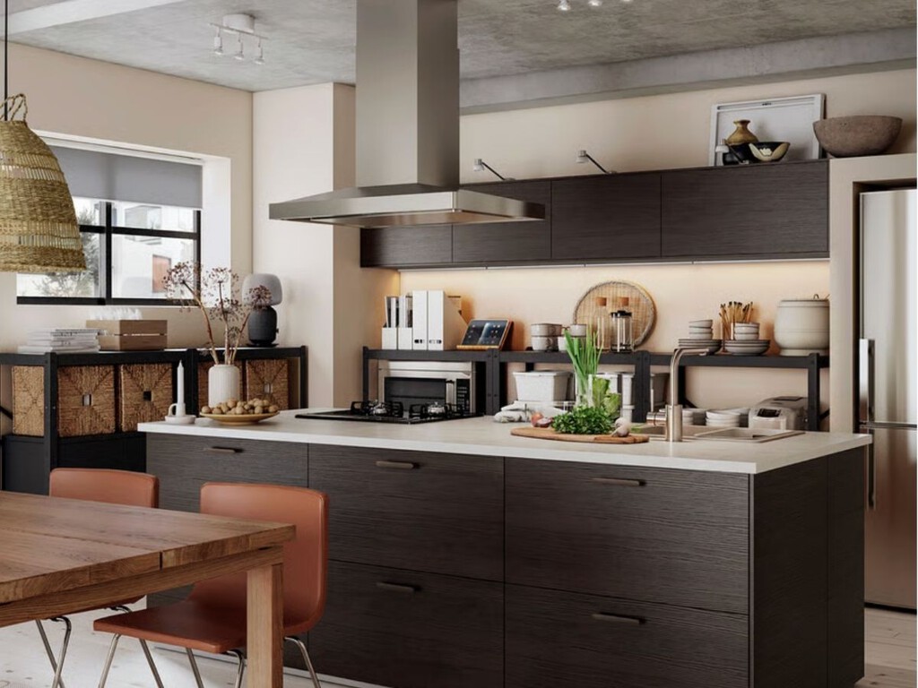 Cómo transformar una cocina antigua sin obras: pintura, vinilo y pequeños cambios clave