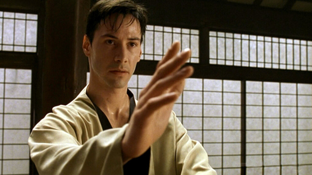 "Teníamos moratones en los antebrazos". Los protagonistas de Matrix se tomaron más en serio que nadie el rodaje de la película