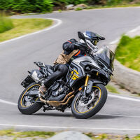 La trail china para el carnet A2 que lo estaba reventando ahora es todavía más barata, y mejor equipada. Es una Voge